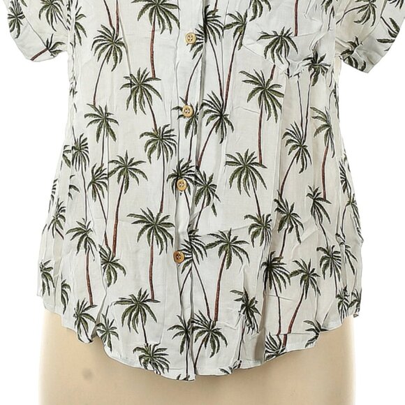 🚨 50% OFF BUNDLES! 🚨NWT Lush Short Sleeve Button Down Shirt - Picture 5 of 8